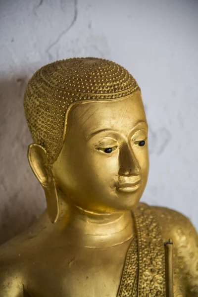 Visage de Bouddha doré statue1 — Photo