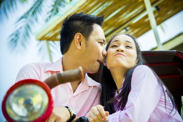 Mooie paar kus in romantiek scene2 — Stockfoto