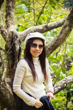 yalnızlık kadınlar kiraz tree4 altında