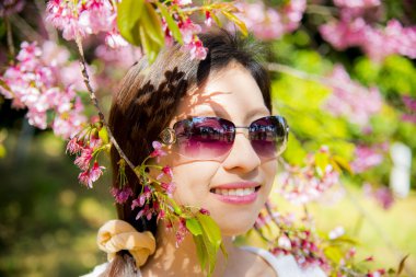 gülümsemek kadın ile pembe kiraz flower1