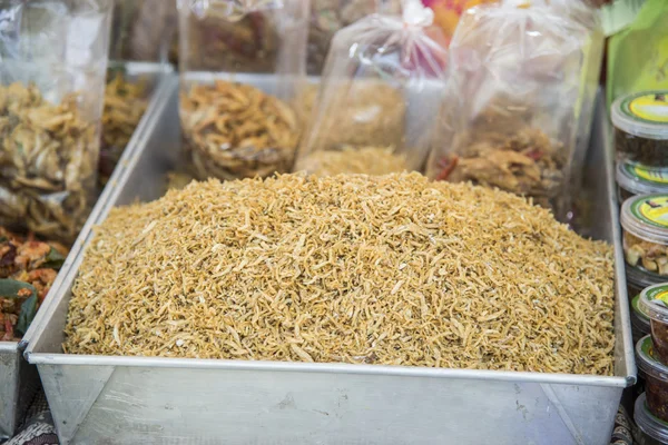 Gedroogde rijstvissen te koop — Stockfoto