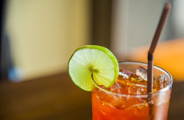Limonlu çay buz üzerinde ahşap başvuruları4
