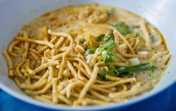 Egg Noodle in Chicken Curry — Stock Photo, Image