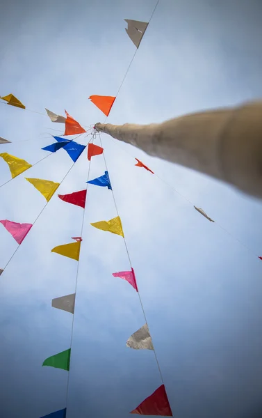 Bandeira colorida na coluna de bambu 3 — Fotografia de Stock