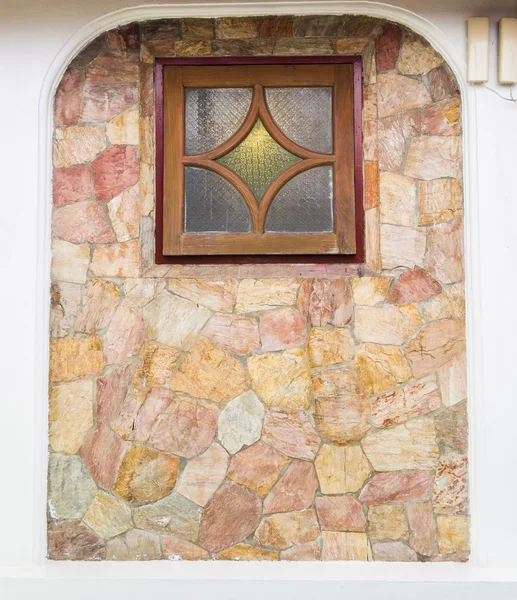 Steinmauer mit Fenster — Stockfoto