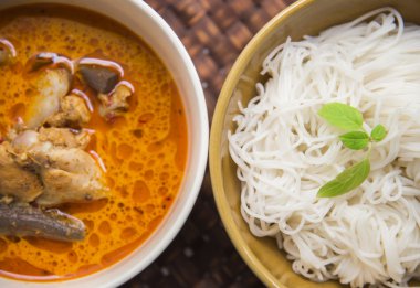 Tayland pirinç şehriye ile yeşil tavuk köri mat6 dokuma