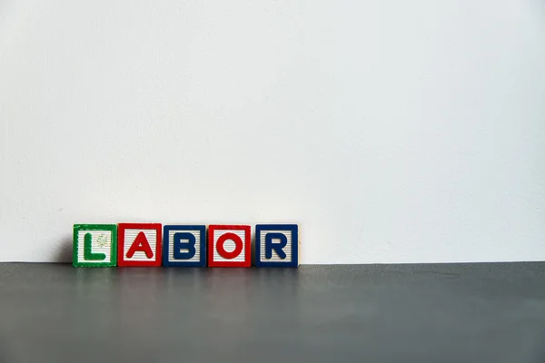 백색 background4와 다채로운 나무 단어 노동 — 스톡 사진
