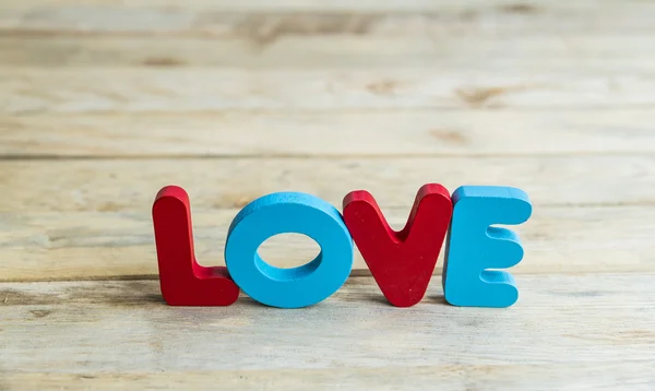 Färgglada trä ordet kärlek på woodne floor3 — Stockfoto