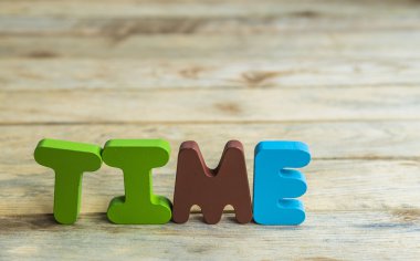 Renkli ahşap saat söylememle ahşap floor2