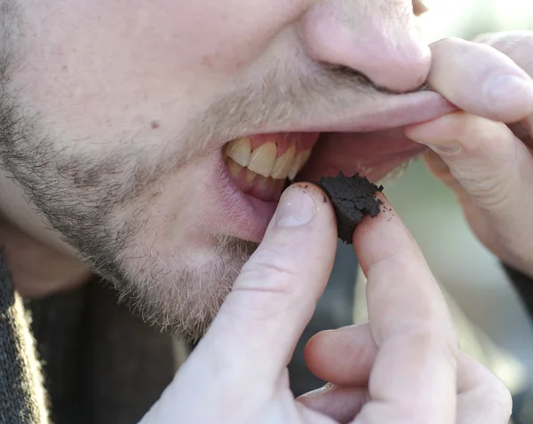 Taking snuff — Stock Photo, Image