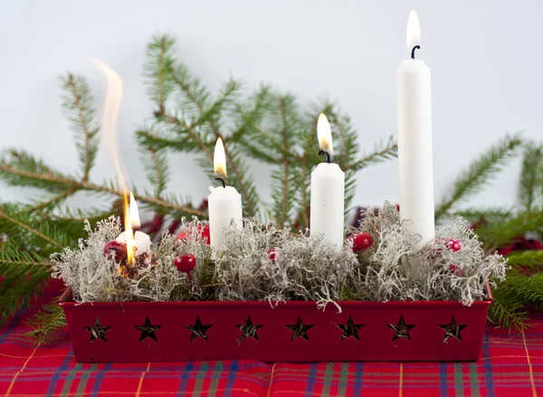 Kerst kaarsen starten van een brand — Stockfoto