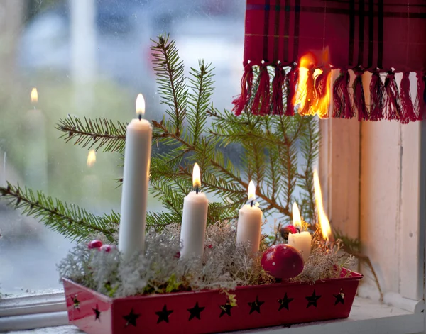 一场大火的圣诞蜡烛 免版税图库照片
