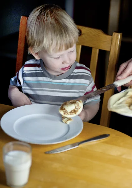 daha fazla gözleme getting genç çocuk