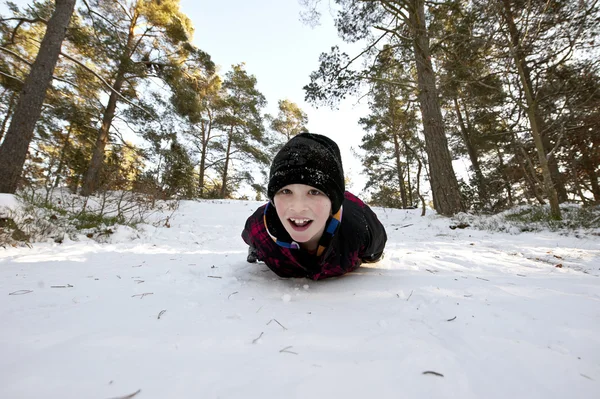 Scivolando nella neve sulla pancia — Foto Stock