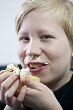 kremalı çörek zevk