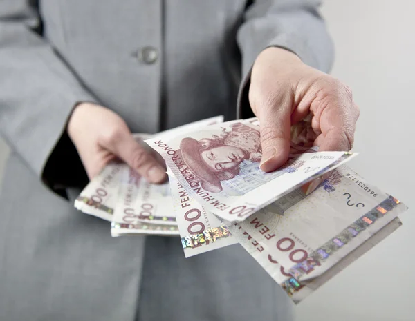 Handing over money — Stock Photo, Image