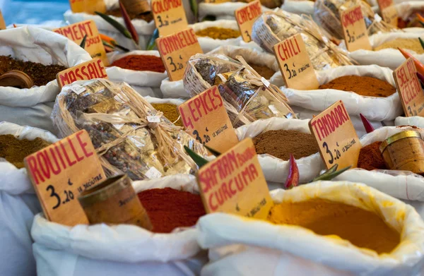 Kleurrijke kruiden — Stockfoto