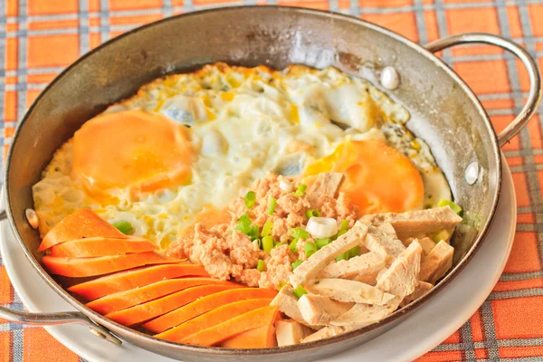 Egg frying pan — Stock Photo, Image