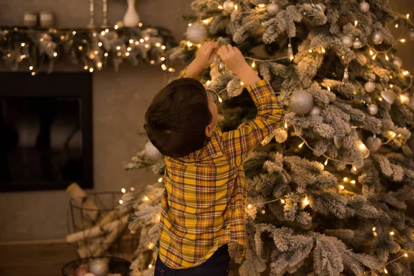 Noel Ağacı Evde Dekorasyon Çocuk — Stok fotoğraf