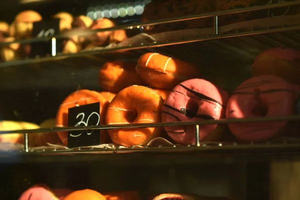 Различные Виды Пончиков Рынке — стоковое фото