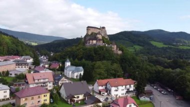 Slovakya 'daki Orava Kalesinin Hava Görüntüsü.