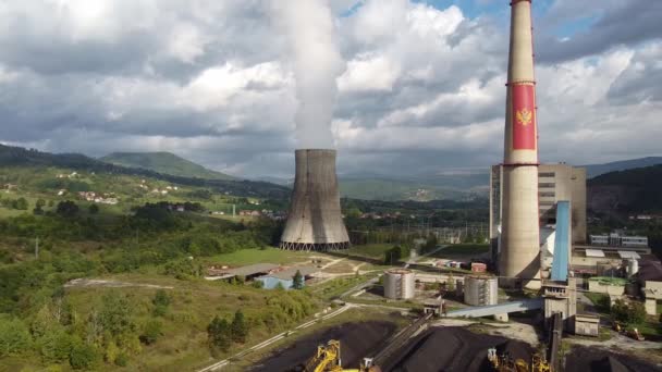 Drone view of nuclear power plant in mountainous area — 图库视频影像