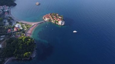 Kıyı bölgeleri ve küçük adaların havadan görünüşü