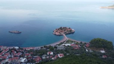 Görkemli su kütlelerine ve kıyılara kuşların bakışı