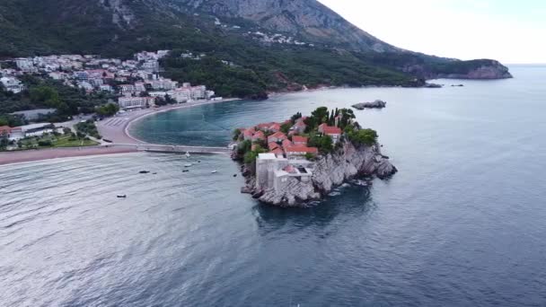 Birds eye view of small rocky island closely situated to the mainland. Sveti Stefan in Montenegro. — Video Stock