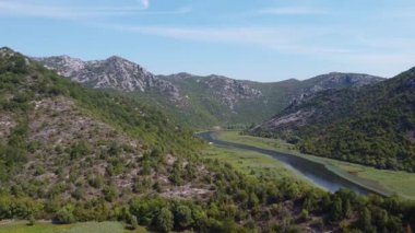 Dağ koruma alanının havadan görünüşü