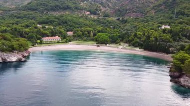 Dağın eteğinde sessiz bir liman