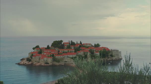 Sunrise on picturesque island with Medieval architecture buildings. Time-lapse — Stockvideo