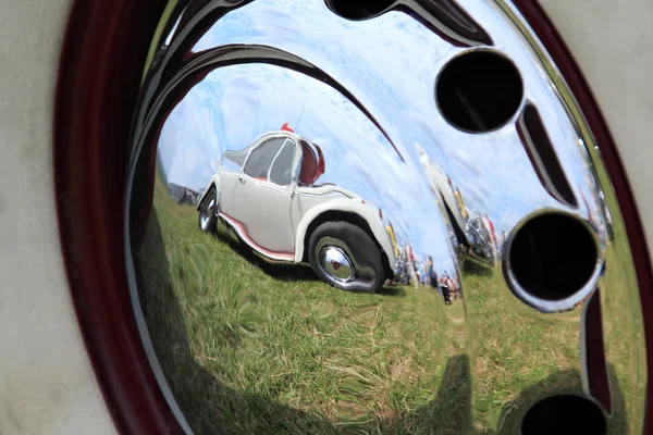 Reflektion i navkapsel — Stockfoto