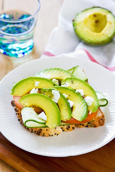 Avocat avec sandwich Feta — Photo