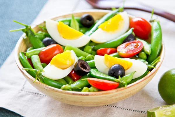 Haricot vert avec pois mange-tout et salade d'œufs — Photo