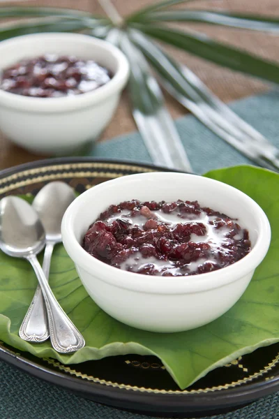 Budín de arroz negro con leche de coco — Foto de Stock