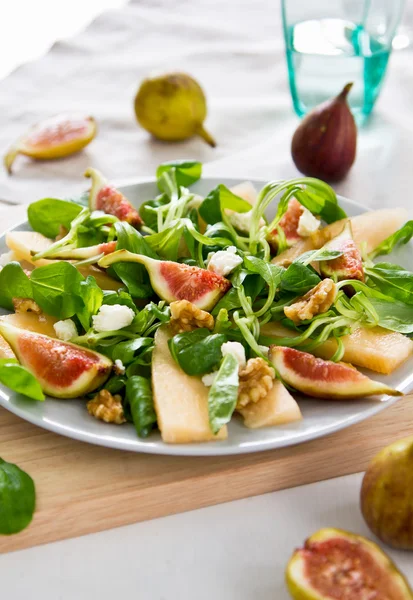 Fig, melon and walnut salad — Stock Photo, Image