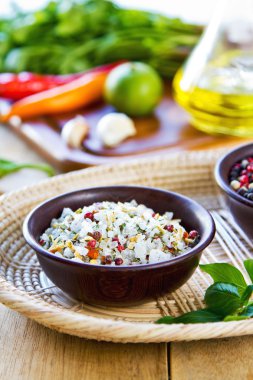 Kil kase içinde baharatlar