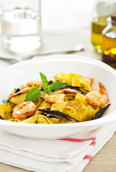 Tagliatelle with prawn and chili — Stock Photo, Image