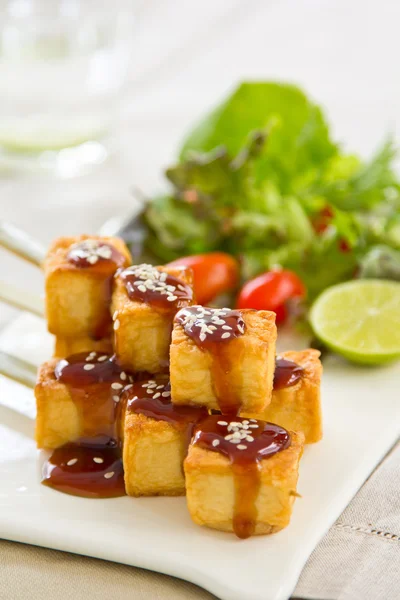 Barbacoa Tofu con ensalada —  Fotos de Stock