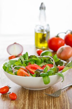 Taze sebze salatası.