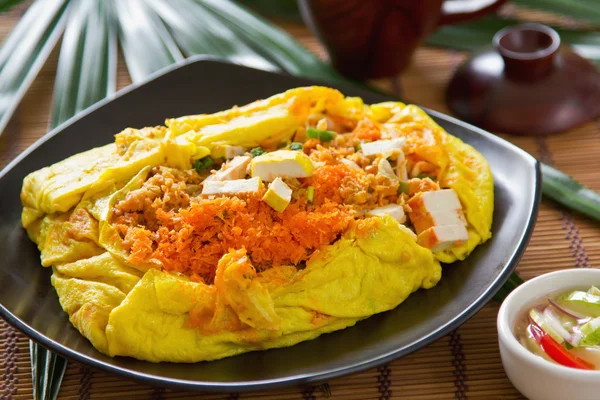 Stir fried wrapped in omelet — Stock Photo, Image