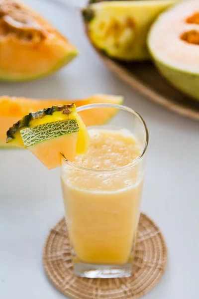 Melon and pineapple smoothie — Stock Photo, Image