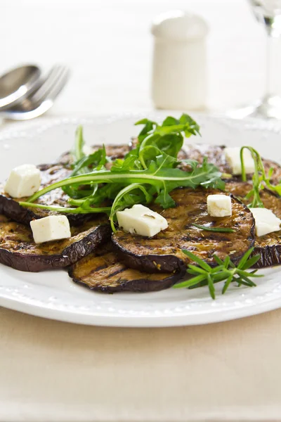 Grilled aubergine with feta and rocket salad — Stock Photo, Image