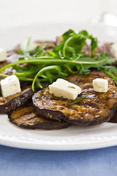 Grilled aubergine with feta and rocket salad — Stock Photo, Image