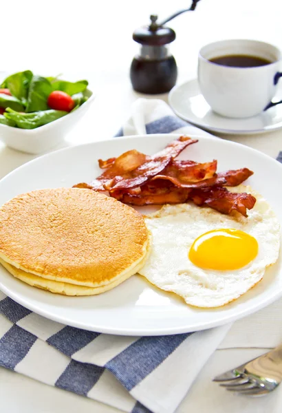 Pancake with Bacon and fried egg — Stock Photo, Image