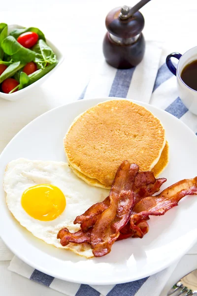 Pancake with Bacon and fried egg — Stock Photo, Image