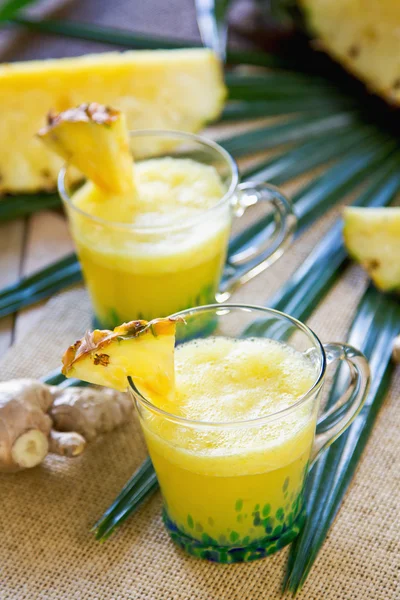 Piña con jugo de jengibre — Foto de Stock