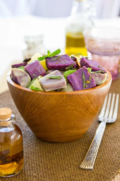 Salada de batata e batata doce — Fotografia de Stock