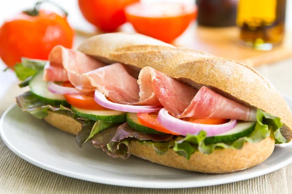 Sandwich au prosciutto — Photo